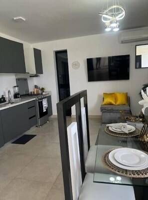 Fridge, microwave, dishwasher, cookware/dishes/utensils - Jimbo's Place. (Punta Cana)