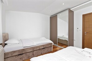 Comfort Apartment, 3 Bedrooms, Balcony, Sea View