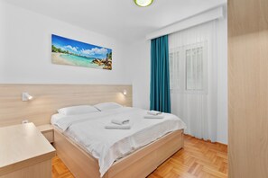 アパートメント 1 ベッドルーム バルコニー シービュー | デスク、防音設備、アイロン / アイロン台、WiFi (無料)