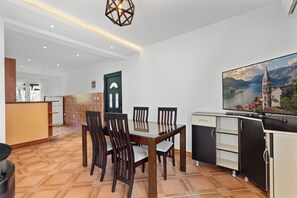 Apartment, 1 Bedroom, Balcony, Sea View | Living area