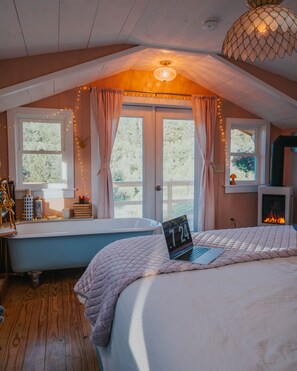 1 bedroom, WiFi, bed sheets