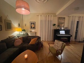 Living area - Maison Chaleureuse (Le Raincy)