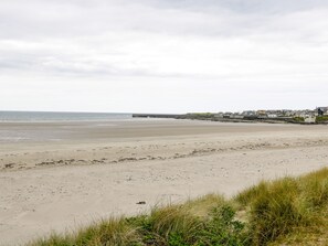 Beach nearby - Freemans Cottage (Parke)