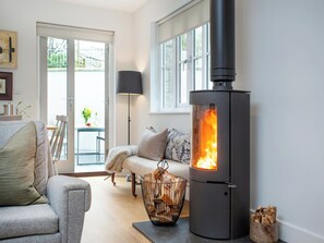 Fireplace - 3 bedroom accommodation in Pendeen (Pendeen)