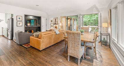 Charming Serenbe Carriage House