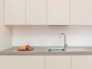 Mikrovågsugn, ugn och diskmaskin