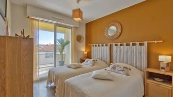 2 dormitoris i roba de llit