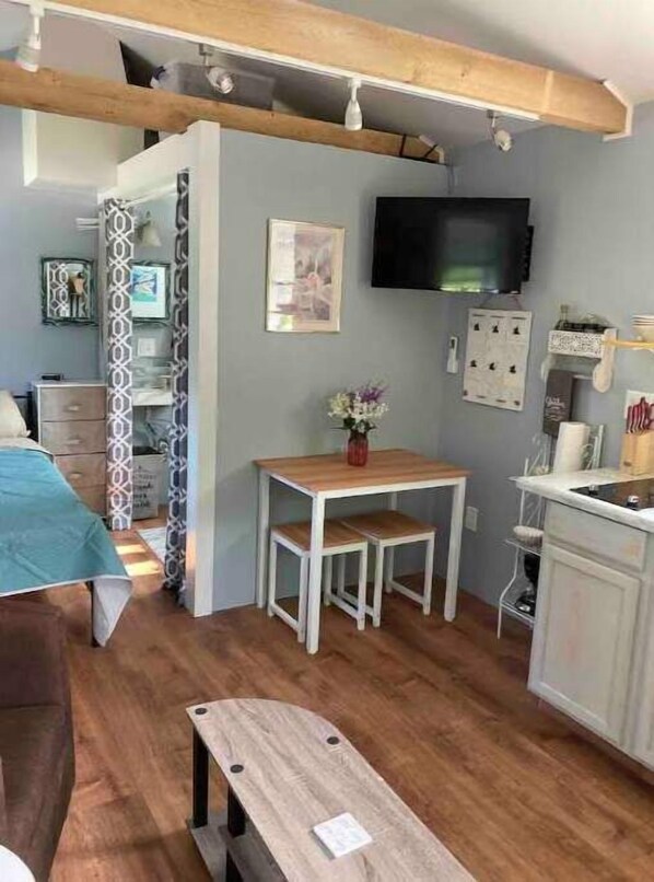 1 soverom, wi-fi (inkludert) og sengetøy