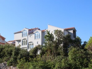 Exterior - Beautiful apartment for 5 guests with WIFI, A/C, TV and pets allowed (Vodice)