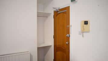 Studio | Free WiFi, bed sheets