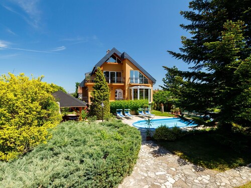 Beautiful private villa for 15 people with A/C, WIFI, private pool, TV, terrace and pets allowed