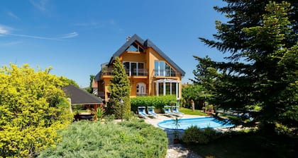 Beautiful private villa for 15 people with A/C, WIFI, private pool, TV, terrace and pets allowed