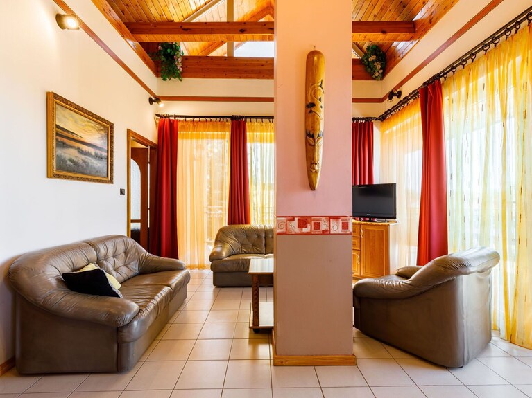 Casa De Vacaciones Privada Con A/c, Wifi, Piscina Privada, Tv, Terraza, Mascotas Permitida - Lago Balatón