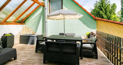Beautiful apartment for 7 guests with WIFI, A/C, TV and terrace