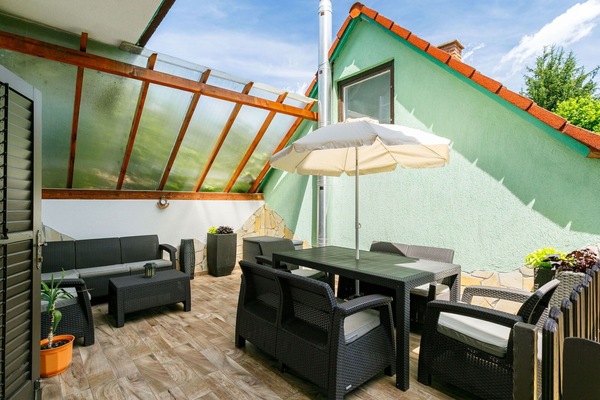 Ciel, Nuage, Meubles, Propriété, Bâtiment, Canapé, Plante, Table, Chaise, Ombre