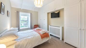 3 bedrooms, free WiFi, bed sheets