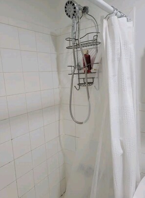 Hair dryer, towels, soap, toilet paper - Private apartment, NOT SHARED, Super fast free Wi-Fi (The Bronx)