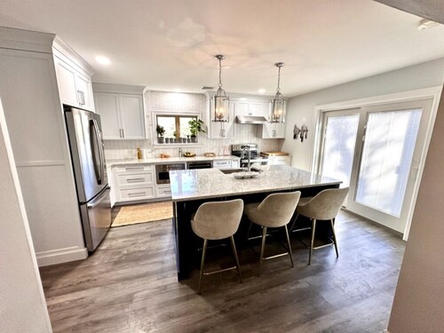 Best location! Cozy and Chic Retreat 5 min to beach and close to town, peaceful!