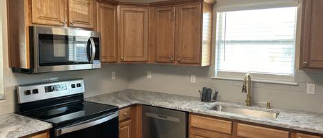 Micro-ondas, fogão, cooktop, lava-louças