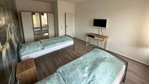 Kondominium, 4 kamar tidur | Brankas dan Wi-Fi gratis