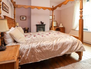 2 bedrooms, individually decorated, individually furnished, free WiFi