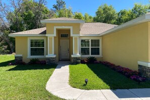 Exterior - Peaceful and Private New House with Hot Tub/ Fire Pit (Spring Hill)