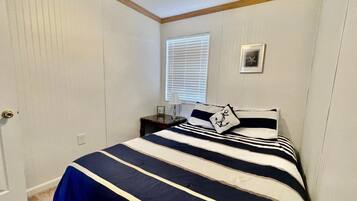 5 bedrooms, WiFi, bed sheets