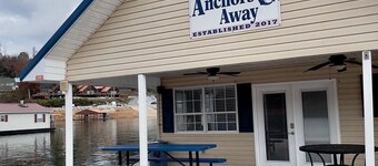 Anchors Away Floating Home @ Whitman Hollow Marina / Froggies Patio Bar