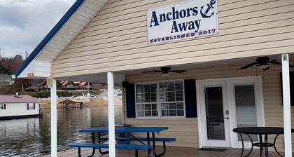 Anchors Away Floating Home @ Whitman Hollow Marina / Froggies Patio Bar