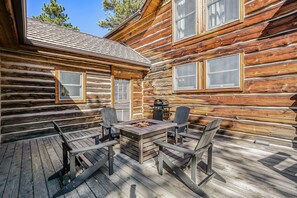 Outdoor dining - Historical Crocker Ranch - Rowe Cabin - 23-ZONE3423 (Estes Park)