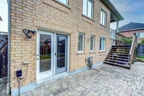 Exterior detail - Comfy new renovated 3 bed 3 bath above ground basement 7min to Canada Wonderland (Vaughan)