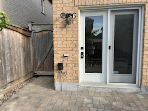 Exterior detail - Comfy new renovated 3 bed 3 bath above ground basement 7min to Canada Wonderland (Vaughan)