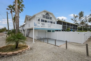 Exterior - Ocean Views - Spacious Unit with Bonus Loft & SwimSpa (Holmes Beach)
