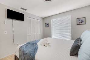 2 bedrooms, iron/ironing board, free WiFi, bed sheets
