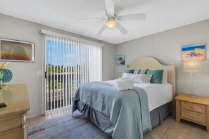 2 bedrooms, iron/ironing board, free WiFi, bed sheets - 2 Bedroom End Unit, Hot Tub, Parking, - Steps from the Beach! (Holmes Beach)