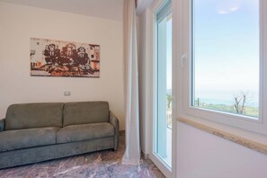 Premium bedding, memory foam beds, minibar, in-room safe - Le Relais du Lierre (Ancona)