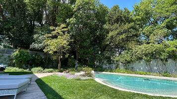 Sesongbasert utendørsbasseng