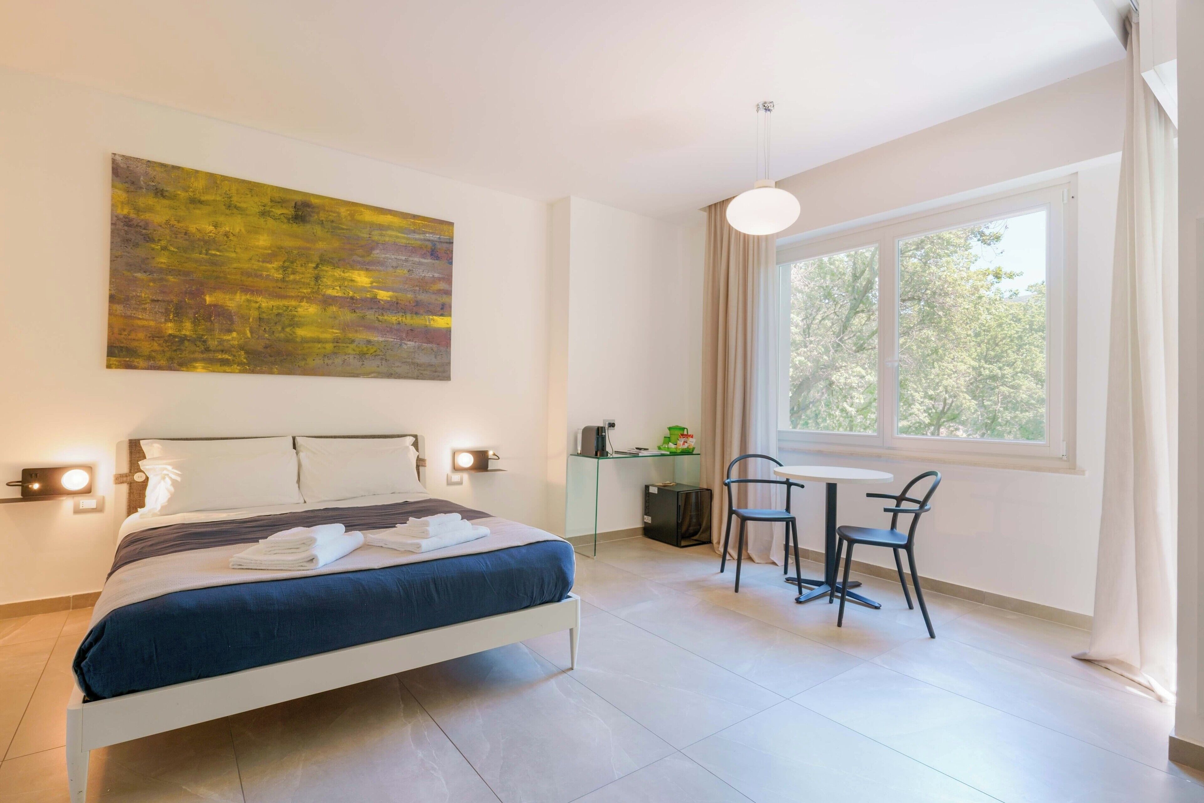 Senior Suite | Premium bedding, memory foam beds, minibar, in-room safe