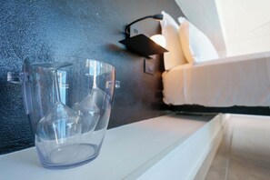 Premium bedding, memory-foam beds, minibar, in-room safe - Le Relais du Lierre (Ancona)