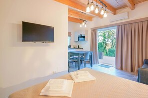 Comfort Apartment | Premium bedding, memory foam beds, minibar, in-room safe - Le Relais du Lierre (Ancona)