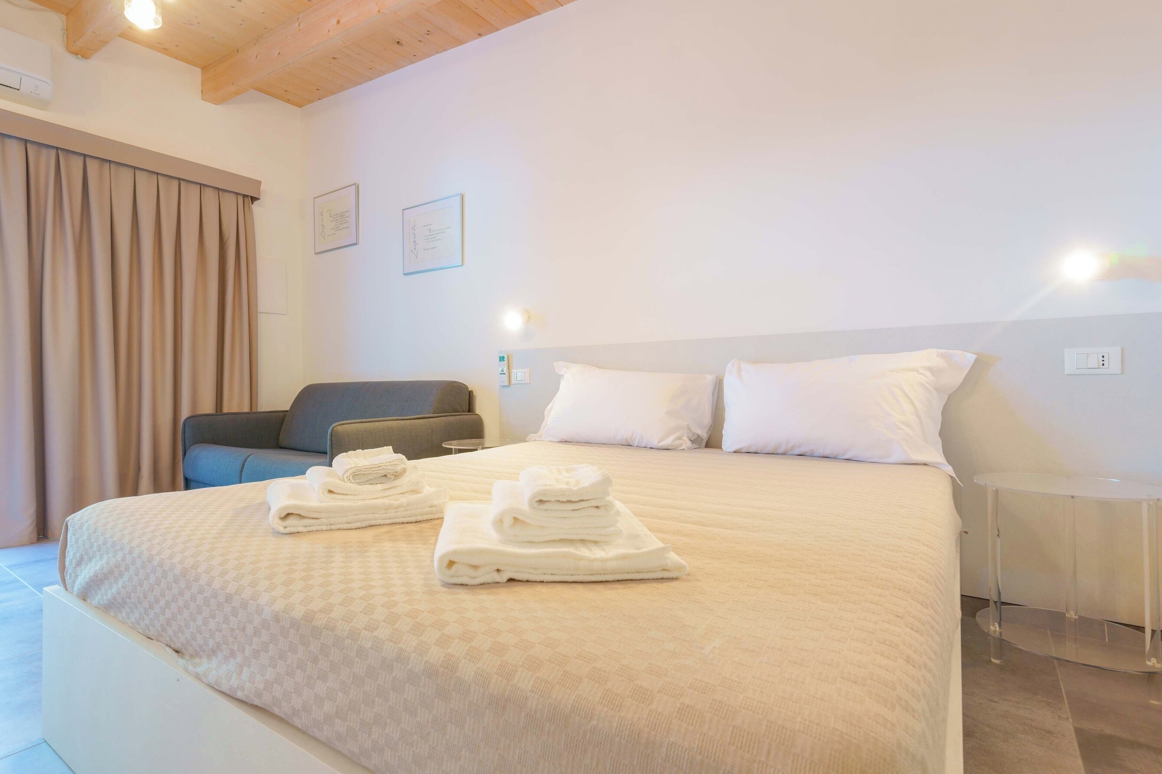 Comfort Apartment | Premium bedding, memory-foam beds, minibar, in-room safe