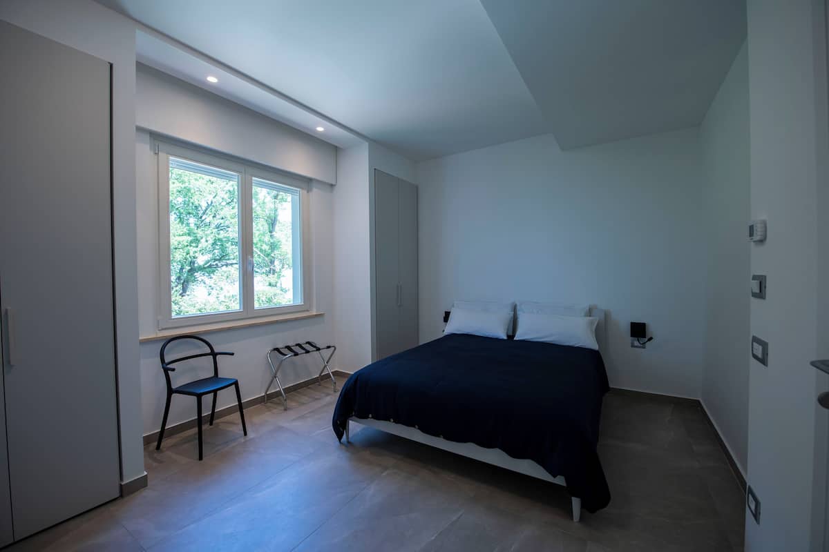 1 bedroom, premium bedding, memory-foam beds, minibar