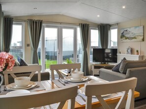 Living area - Emily's Escape - UK46722 (Bridlington)