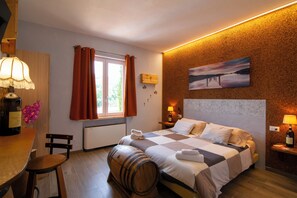 Luxury Suite, 1 Bedroom, Hot Tub, Hill View | Hypo-allergenic bedding, individually furnished, blackout curtains - Boutique Relais Villa Sofia (Gaiole in Chianti)