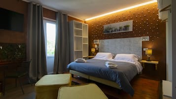豪華套房, 1 間臥室, 陽台, 山景 | 1 間臥室、低過敏寢具、布置獨特、遮光布/窗簾