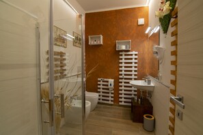 Deluxe Suite, 1 Bedroom, Balcony, Hill View | Bathroom - Boutique Relais Villa Sofia (Gaiole in Chianti)