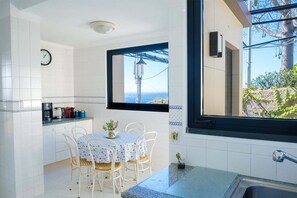 Refrigerador, microondas, horno y lavavajillas 