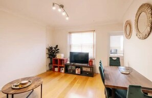 Dining - 1bed - Portobello and Westfield (London)