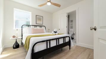 4 Schlafzimmer, BĂŒgeleisen/BĂŒgelbrett, kostenloses WLAN, BettwĂ€sche