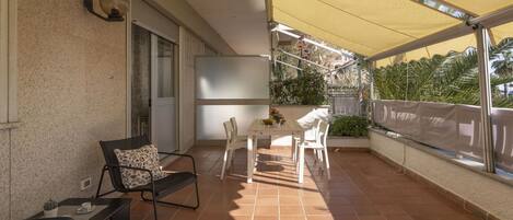 屋外ダイニングエリア